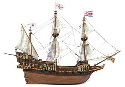 Golden Hind (Schiffsbausatz mit Segel, Maßstab 1:85)