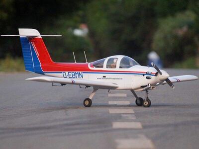 RC Flugzeug Piper PA-38  Tomahawk / 1900mm