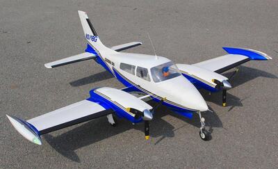 Giant Cessna 310 Twin Engine ARF 15-20cm³ (SW=205,8cm)